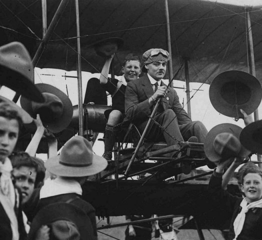 marcus dyce manton with boy scouts at hendon 0028-0008